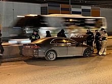 Вылетел с дороги после аварии на проезде Энергетиков автомобиль в Новосибирске