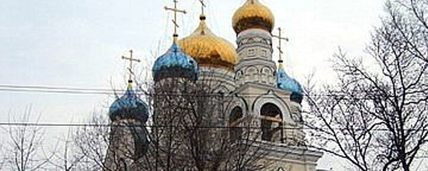 В Покровском кафедральном соборе столицы Приморья спецназ «уложил» всех прихожан на пол