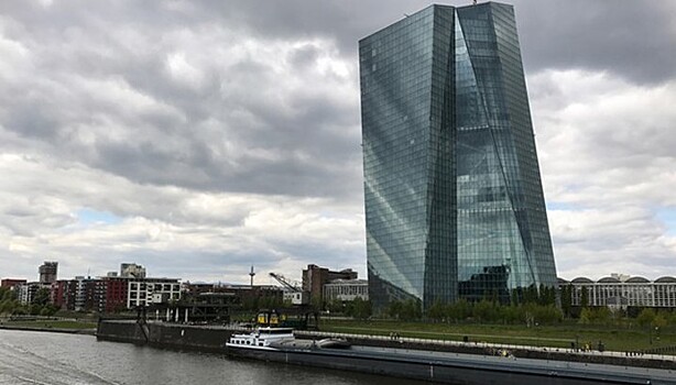 ЕЦБ беспокоится о росте евро и рисках торговой войны