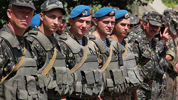 Украинские военнослужащие продавали гражданским лицам оружие из Донбасса