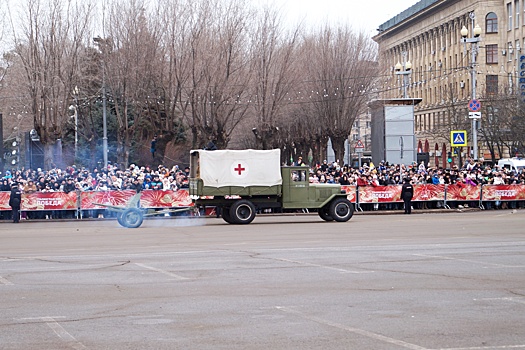 Парад военной техники в Волгограде открыл танк Т-34