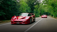 Наследники Энцо Феррари прокатились на суперкарах Ferrari из 1990-х