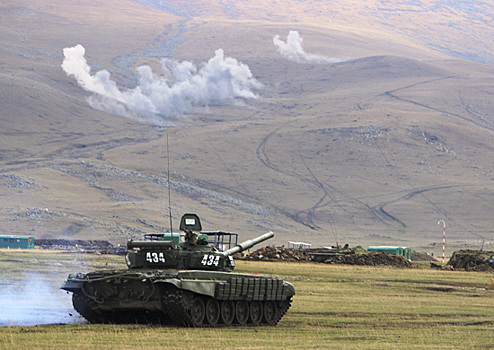 Танкисты российской военной базы в Армении учатся действовать в горах