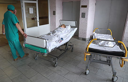 Главврача больницы уволили за перевязку пациентки скотчем