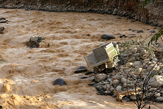 Более 500 человек погибли в результате наводнений и оползней в Индонезии