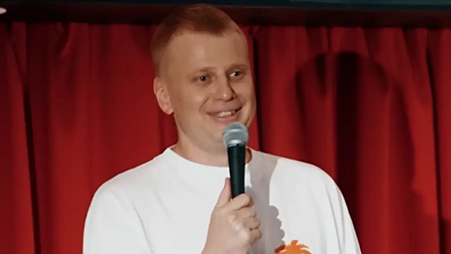 Предлагала интим-услуги за деньги: вот куда пропал комик Комиссаренко после разв