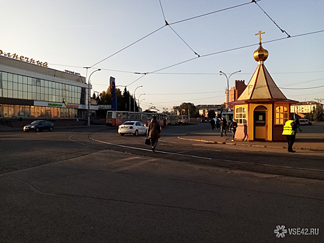 Сошедший с рельсов вагон парализовал трамвайное движение в Кемерове в час-пик