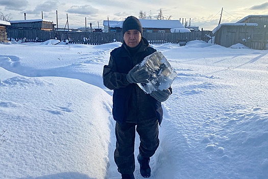 Жители якутского села попросили энергетиков поделиться питьевой водой