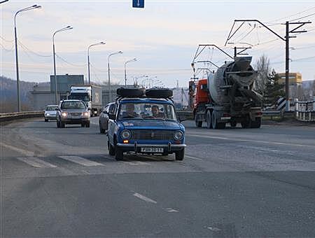 Двое граждан Чехии на раритетном ВАЗ 2101 дали старт автопробегу вокруг Земли на раритетном ВАЗ 2110