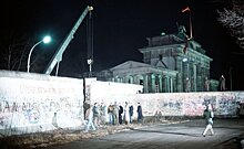 День в истории: патент на неоновую рекламу, разбор Берлинской стены