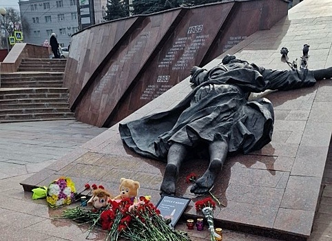 Куряне почтили память погибших в подмосковном «Крокус Сити Холле»