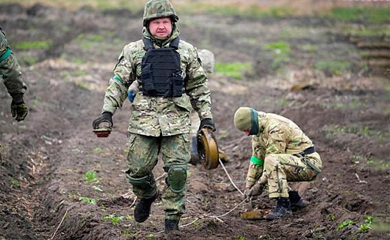 “Разминирование ногами” – самостийное ноу-хау, от которого укро-вояки леденеют от страха