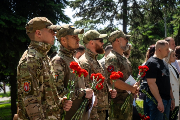 Отдали жизнь за родную землю: в ДНР почтили память защитников аэропорта имени Сергея Прокофьева