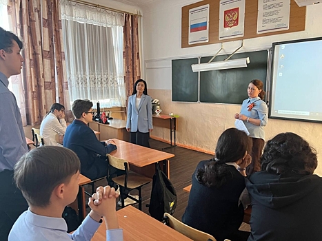 Министр экономики Забайкалья провела урок «Разговоры о важном» для учащихся  средней школы №5 в Чите