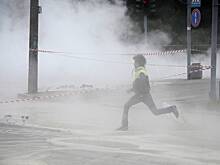 В Петербурге паром заволокло Бассейную улицу