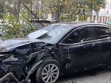 Очевидцы заперли водителя Toyota Camry в машине после ДТП в центре Москвы