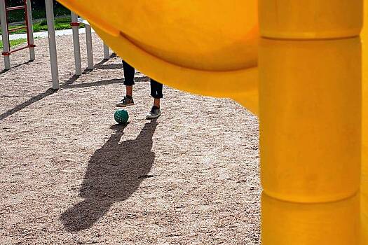 Россияне «очистили» детскую площадку от мигрантов и сняли это на видео