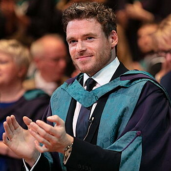 Звезда "Игры престолов" Ричард Мэдден получил ученую степень