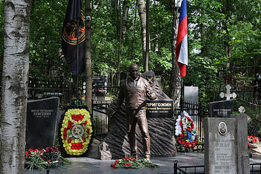 "Осторожно, новости": обвиняемый в осквернении могилы Пригожина уйдет на СВО