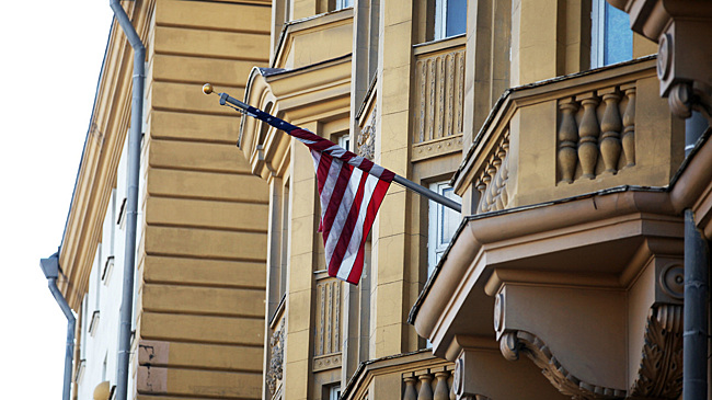 США приостановили прием всех иммигрантов из двух десятков стран