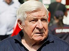 Владимир Пономарев: «Не вижу роста цен, кризиса не ощущаю. У меня пенсия армейская нормальная, еще платят ЦСКА и РФС»