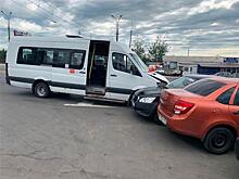 На пр. Кирова в Самаре Datsun врезался в маршруткуСАМАРА. 9 ИЮНЯ. ВОЛГА НЬЮС.