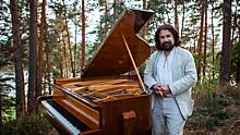 «Рублю дрова, пишу русскую музыку»: французский музыкант Николя Челоро рад, что переехал в нашу страну
