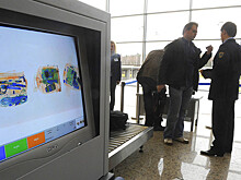 В Челябинске сотрудник аэропорта украл у пассажира дорогие наушники во время досмотра