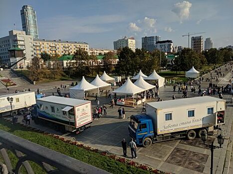 Около трёх тысяч жителей и гостей Екатеринбурга приняли участие в акции «Будь здоров – питайся правильно»