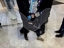 РЕН ТВ: в Петербурге госпитализировали подростка после столкновения с охраной ТЦ