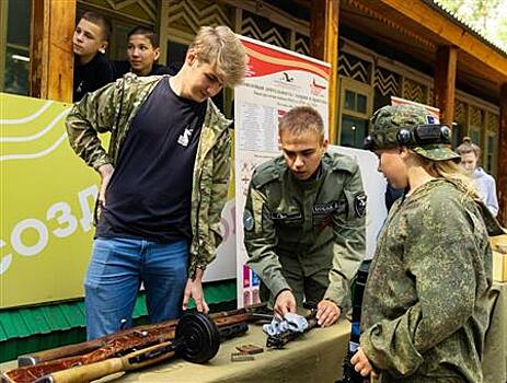 Завершилась первая смена военно-исторического лагеря "Страна Героев"