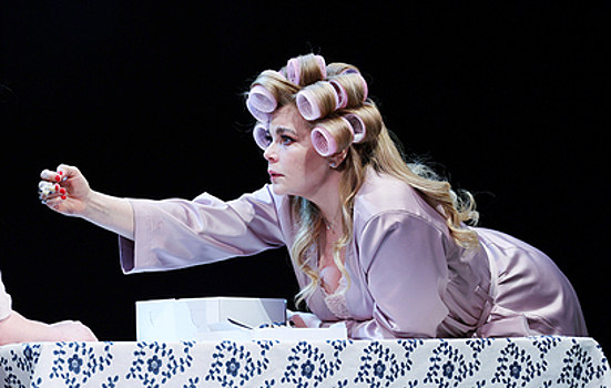 47-летняя Ирина Пегова в купальнике снялась с любимым мужчиной