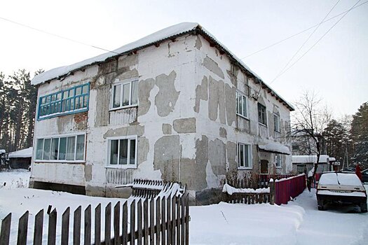 Андрей Шимкив взял на личный контроль ремонт дома в райцентре Сузун