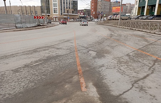В Новосибирске проезжую часть путепровода на Фрунзе сузили до 6 метров