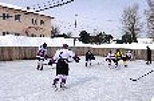 Игроки хоккейного клуба «Сибирские снайперы» провели мастер-класс по хоккею для воспитанников Новосибирской воспитательной колонии