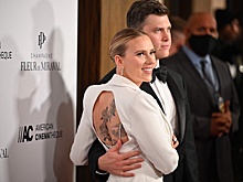 Недавно родившая Скарлетт Йоханссон похвасталась фигурой в тесном бюстье