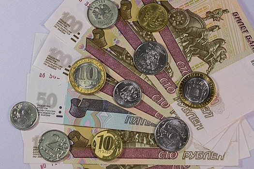 Россияне стали меньше тратить и брать больше кредитов