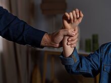 Два 17-летних беженца похитили и изнасиловали 15-летнюю девочку в европейский стране