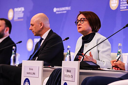 Набиуллина: Центробанк может ограничить число банковских карт для одного владельца
