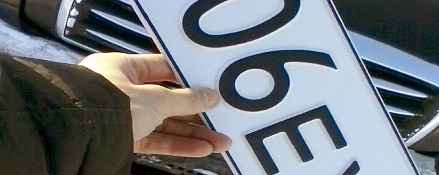 В России у автомобилистов набирают популярность дерусифицированные номера