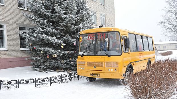 Александр Евстифеев прокатился на автобусе с воспитанниками Люльпанского центра для детей-сирот