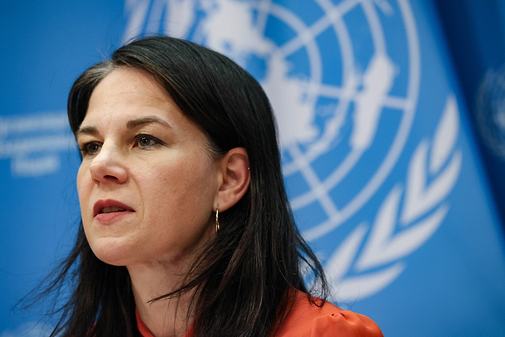 Бербок: политика Америка в первую очередь означает Америка сама по себе