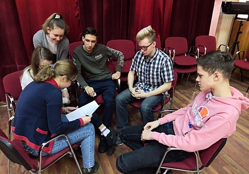 Молодогвардейцы провели образовательные квесты в школах районов Коньково и Черемушки