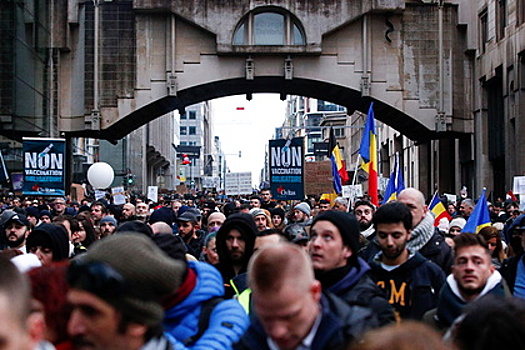 В Бельгии сотни людей вышли на акцию протеста против коронавирусных ограничений