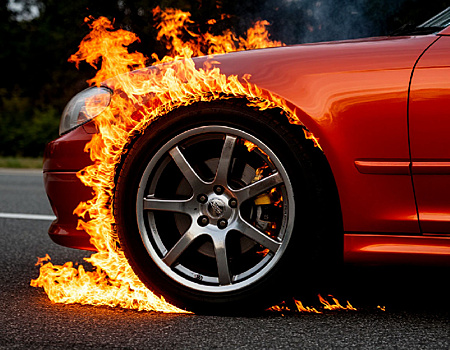 «Подпалил шубу и засунул в колесо»: благовещенец сжег автомобиль экс-возлюбленной