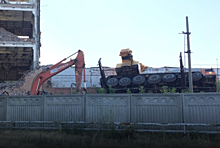 Строительный кран опрокинулся в Тольятти