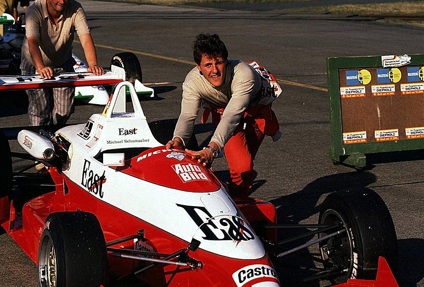 Михаэль Шумахер и его гоночный автомобиль, 1990 год