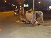 В Кирове столкнулись «ВАЗ» и «Хендай»: после удара ВАЗ опрокинулся на бок