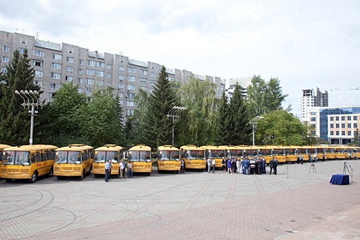 В районы Красноярского края отправились новые школьные автобусы