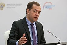 Медведев потребовал погасить долги по зарплате